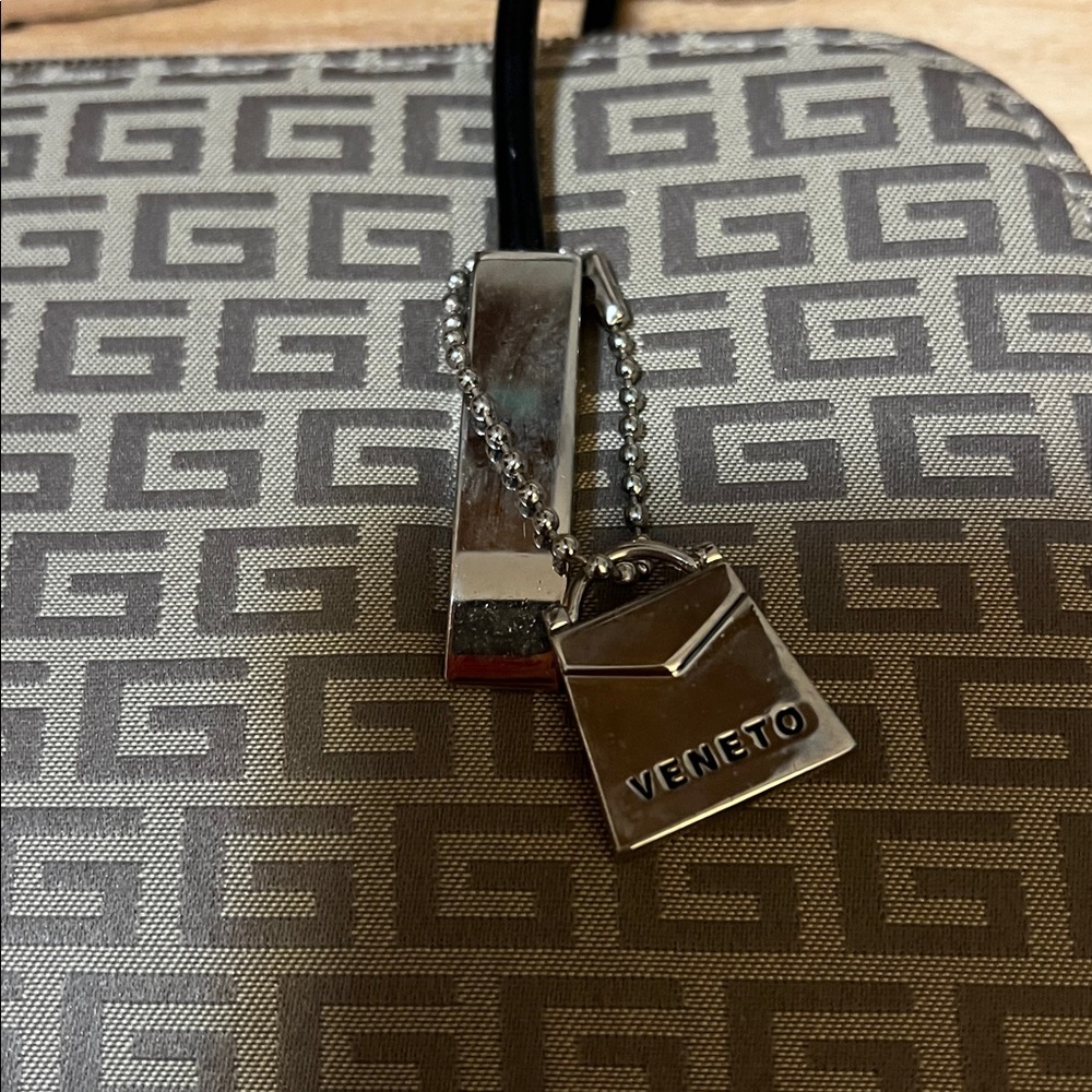 Stylish Veneto Vintage Handbag - Picture 3 of 13